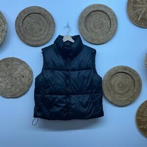 Old Navy Black Puffer Vest Medium Zip Up Sleeveless Winter Layering Zipper